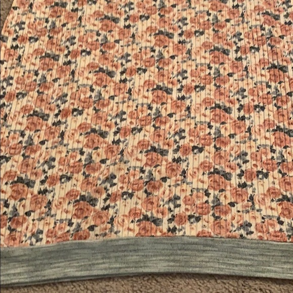 🌺 WONDERLAND 3/4 Sleeve Top Size S 🌺 - Picture 4 of 7